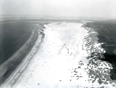 OV_LUCHTFOTO_27 Luchtfoto van het autostrand; 7 augustus 1969