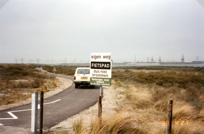 OV_OOSTVOORNSEMEER_13 Zicht op het Oostvoornse Meer, vanaf het fietpad over de Brielse Gatdam; 21 april 1993