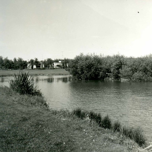 OV_ORCHISLAAN_02 De vijver in het villapark Waranda; 18 augustus 1959