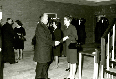 OV_PERS_184 Bezoek commissaris der Koningin Klaasesz. Aankomst in het Biologisch Station Weevers' Duin; 15 januari 1968