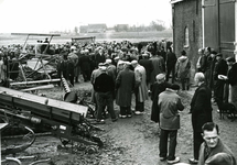 OV_SCHRIJVERSDIJK_14 Boedelverkoop op de Prinsenstee; 12 april 1962