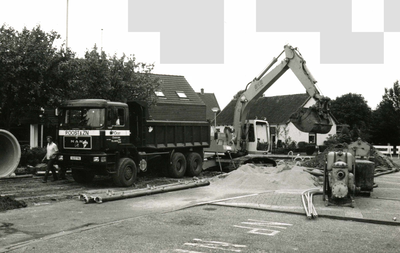 OV_STATIONSWEG_16 De riolering in de Stationsweg wordt vervangen; ca. 1990