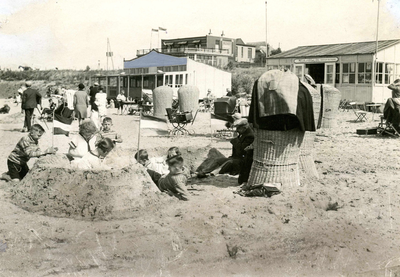 OV_STRAND_25 Strandvermaak op het Oostvoornse strand; ca. 1930