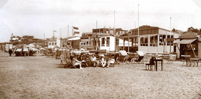 OV_STRAND_34 Strand aan de boulevard met diverse consumptietenten; ca. 1930