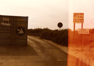 OV_STRAND_71 Toegang naar het autostrand van Oostvoorne; Juni 1982