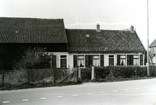 OV_VOORWEG_01 De boerderij en woonhuis van de familie Oranje; ca. 1970