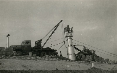 OH_HERSTEL_28 Herstel Zeedijk met diabool glooiing en Keerwand, inpassen van de vuurtoren; 1955