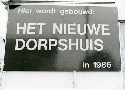 OH_MOLENWEG_25 Aankondiging voor de bouw van het nieuwe Dorpshuis; 12 december 1985
