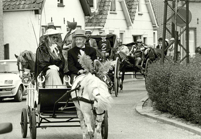 OH_RING_22 Een optocht van historische paard en wagens door Oudenhoorn; 22 juni 1987