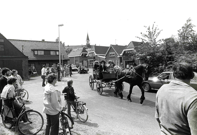 OH_RING_24 Een optocht van historische paard en wagens door Oudenhoorn; 22 juni 1987