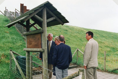 OH_ZEEDIJK_17 Het monument ter nagedachtenis aan de Watersnoodramp; 1998