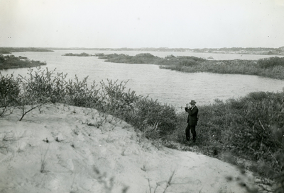 RO_BREDEWATER_03 Gezicht op het Brede water met boswachter; Ca.1920