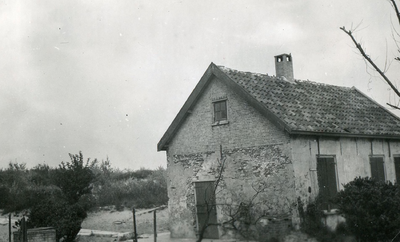 RO_DUINEN_12 Huisje in de duinen. Laatste bewoner was W.C.den Hartog. Het werd in 1949 gesloopt voor de aanleg van de ...