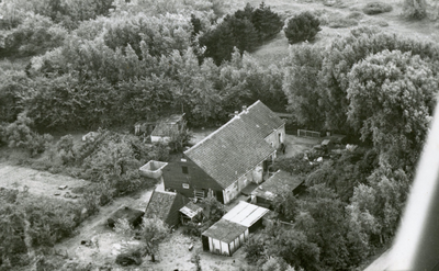 RO_DUINZOOM_01 Luchtfoto van de boerderij van W.H.Laaij, later zijn schoonzoon M.Stofberg; 1950