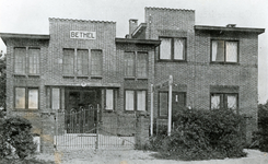 RO_MIDDELDIJK_14 Het gebouw van de Ned. Evangelisatie en de aanleunende woning. Gebouwd in ca. 1930 en sinds 1982 in ...
