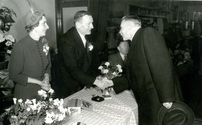 RO_PERSONEN_160 Receptie voor de heer J.H. van Soest, voor zijn 25-jarig jubileum als gemeentearts; April 1952
