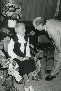 RO_PERSONEN_48 Mevrouw Verschoor viert haar 100ste verjaardag; 24 oktober 1985
