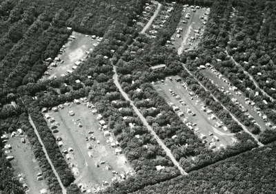 RO_RONDEWEIWEG_05 Luchtfoto van Camping Rondeweibos; 1963