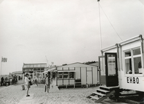 RO_STRAND_03 Opgang van strand naar parkeerterrein Eerste Slag met rechts de EHBO post; ca. 1970