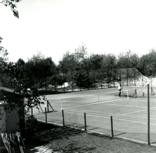 RO_SWINSEDREEF_24 Tennisvelden achter cafè Restaurant 't Golfie; 7 juni 1958