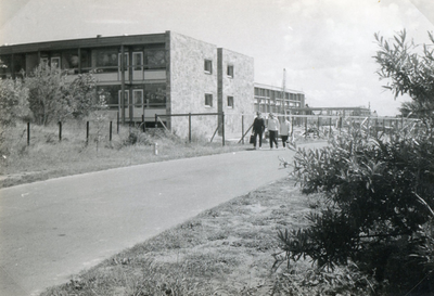 RO_TWEEDESLAG_06 De bouw van het Badhotel nadert de oplevering; 1964
