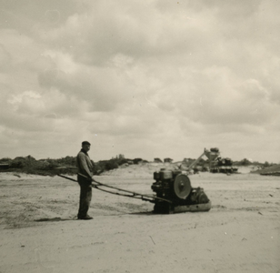 RO_TWEEDESLAG_22 Aanleg van het parkeerterrein aan de Tweede Slag; Mei 1956