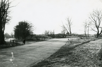 RO_TWEEDESLAG_26 Nieuw aangelegde weg van de Tweede Slag; Juli 1956