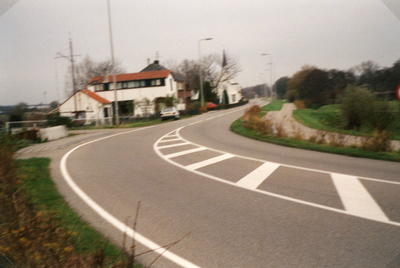 RO_VLEERDAMSEDIJK_28 Bocht in de Vleerdamsedijk richting boomweg met rechts het fietspad.; 1 december 1999