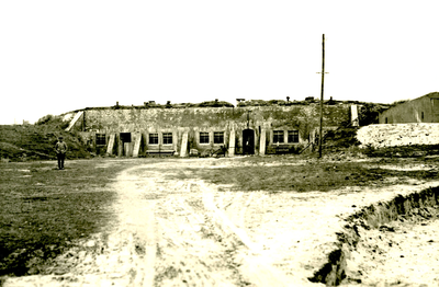 RO_WINDGATSEWEG_18 Woning in de bunkers langs de Windgatseweg; 5 maart 1953