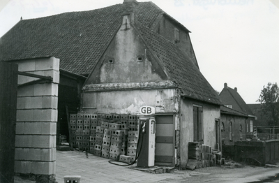 SP_ACHTERSTRAAT_004 Garage van Niemantsverdriet aan de vroegere Achterweg; 1961
