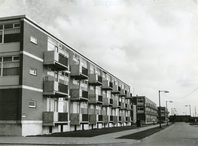 SP_ANJERSTRAAT_003 Flatwoningen aan de Anjerstraat in de wijk Hoogwerf-zuid; Mei 1960