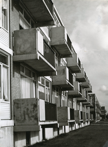 SP_ANJERSTRAAT_004 Flatwoningen aan de Anjerstraat in de wijk Hoogwerf-zuid; Mei 1960