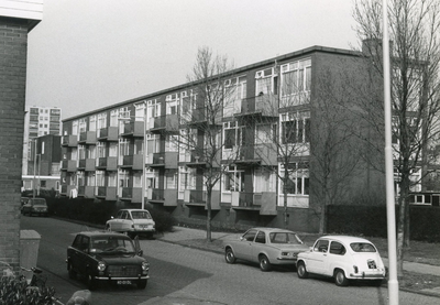 SP_ANJERSTRAAT_009 Flatwoningen aan de Anjerstraat in de wijk Hoogwerf-zuid; Januari 1957