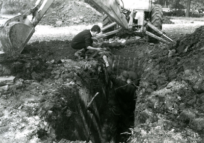 SP_ARCHEOLOGIE_004 Opgravingen in Spijkenisse: de terp de Hoge Werf werd met proefsleuven onderzocht; 1966