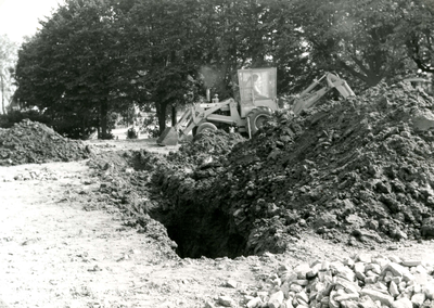 SP_ARCHEOLOGIE_006 Opgravingen in Spijkenisse: de terp de Hoge Werf werd met proefsleuven onderzocht; 1966