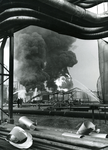 SP_BRANDWEER_009 Brand op de raffinaderij van Shell na een explosie; 20 januari 1968