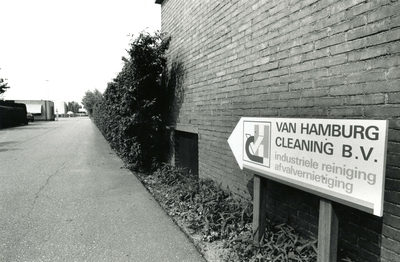 SP_ELEMENTENWEG_006 Wegwijzer naar Van Hamburg Cleaning B.V.; ca. 1990
