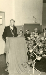 SP_GEMEENTE_BEZOEK_CVK_1957_47 Werkbezoek van Commissaris van de Koningin Jan Klaasesz aan Spijkenisse: toespraak ...
