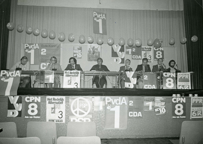 SP_GEMEENTE_VERKIEZINGEN_001 Een forum tijdens het verkiezingsdebat in Hotel de Keizer; 1978