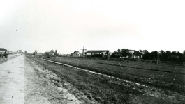SP_GROENEKRUISWEG_042 De aanleg van de Groene Kruisweg. Rechts het tramstation, op de achtergrond de molen; 1932