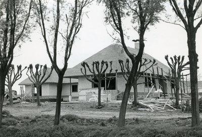SP_HOOGWERFSINGEL_005 Bouw van de bungalow van P. Baris op de hoek van de Hoogwerfsingel en de Rozenlaan; 30 september 1967