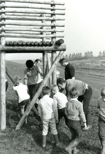 SP_IEPENLAAN_026 Aanleg van een speeltuin op de groenstrook langs de Iepenlaan; 2 oktober 1971