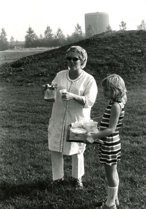 SP_IEPENLAAN_040 Aanleg van een speeltuin op de groenstrook langs de Iepenlaan; 2 oktober 1971