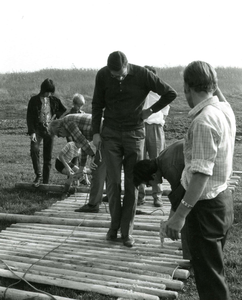 SP_IEPENLAAN_043 Aanleg van een speeltuin op de groenstrook langs de Iepenlaan; 2 oktober 1971