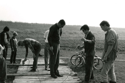 SP_IEPENLAAN_044 Aanleg van een speeltuin op de groenstrook langs de Iepenlaan; 2 oktober 1971