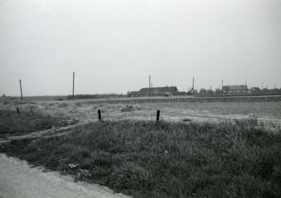 SP_KORTESCHENKELDIJK_026 Boerderij De Ruyterstee van Cor Hoorweg langs de Korte Schenkeldijk; 1975