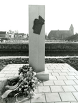 SP_KUNST_022 Het monument ter nagedachtenis aan de verzetsheld Jan Campert, onthuld door zijn zoon Jan Campert; 31 ...