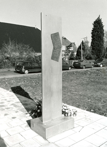 SP_KUNST_023 Het monument ter nagedachtenis aan de verzetsheld Jan Campert, onthuld door zijn zoon Jan Campert; 31 ...