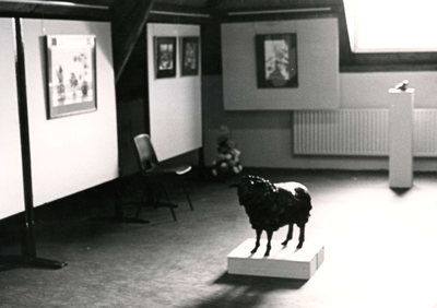 SP_KUNST_051 Kunstexpositie in het Galerie 't Oude Raadhuys: bronzen schaap; Oktober 1977