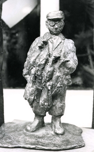 SP_KUNST_053 Kunstexpositie in het Galerie 't Oude Raadhuys: bronzen beeldje van Mik van den Brande; Oktober 1977
